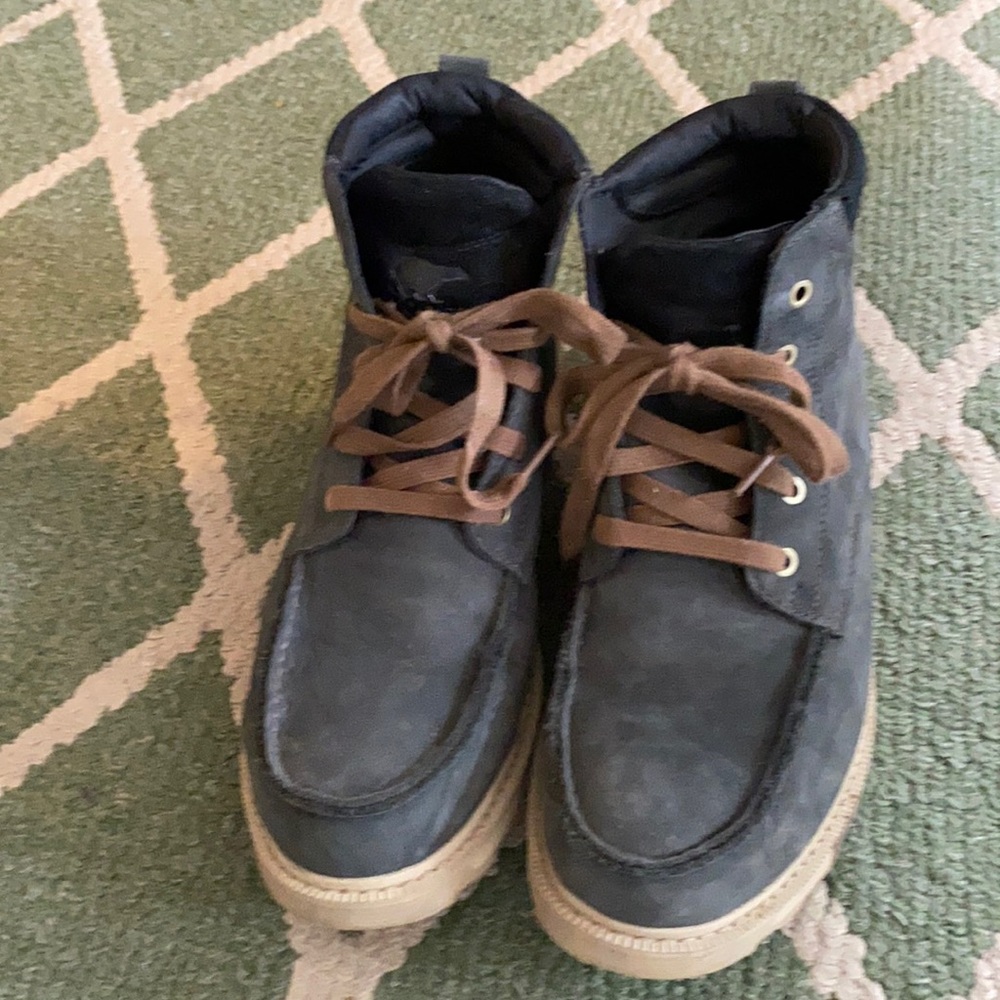 1 year old sorel navy blue boots    Did not get much wear